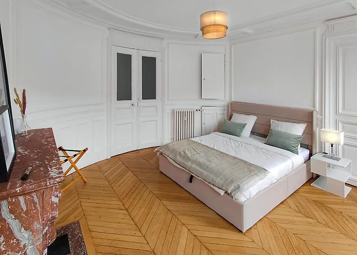 Amazing Refurbished Flat In Paris V
